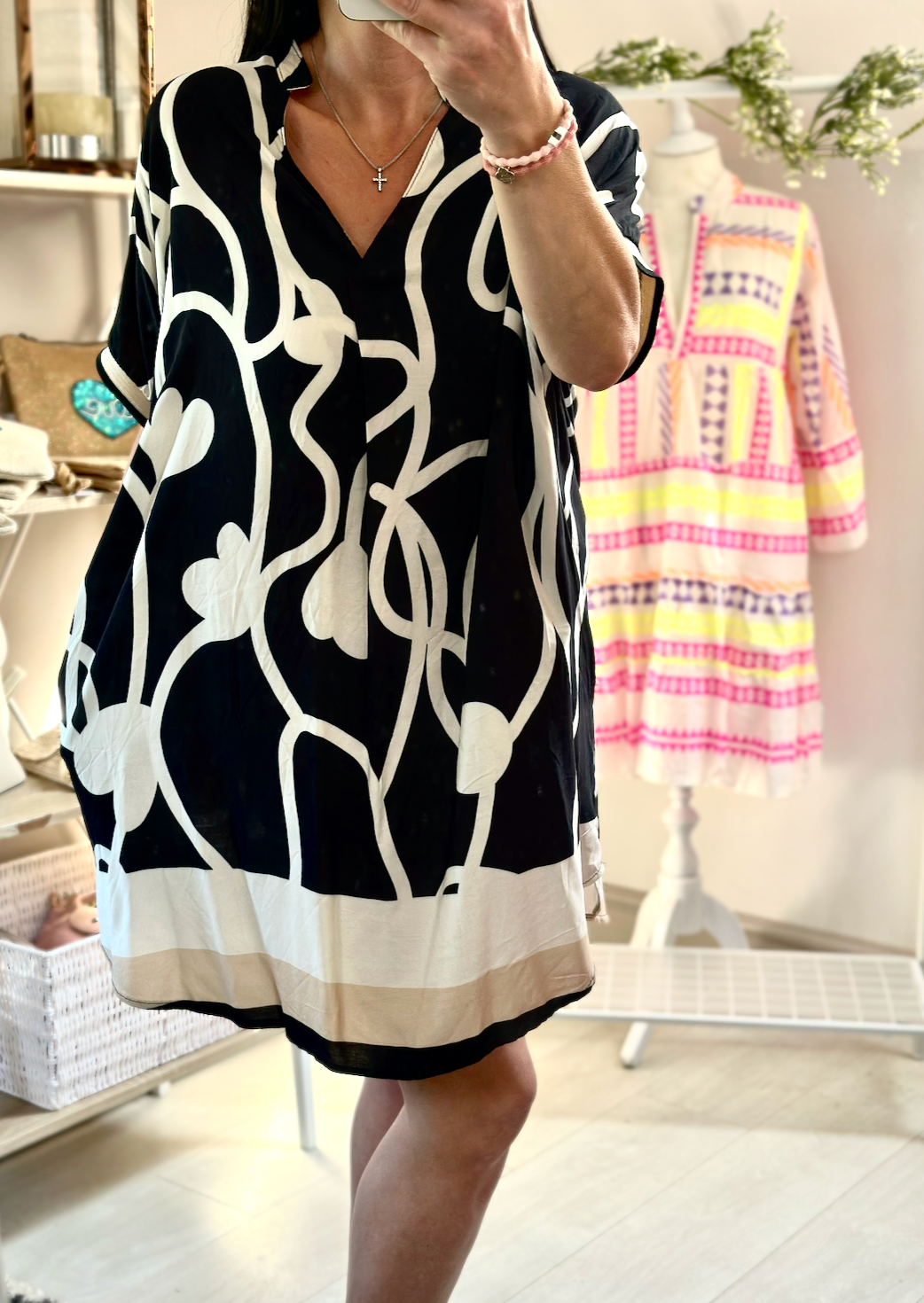 Made in Italy Black and Beige Heart Print Side Pocket V-Neck Tunic