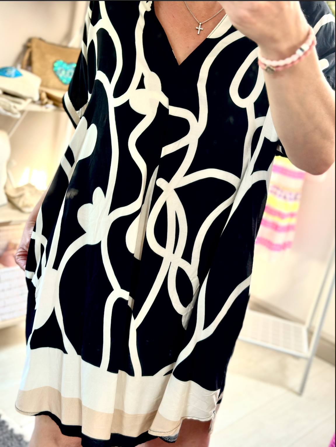 Made in Italy Black and Beige Heart Print Side Pocket V-Neck Tunic