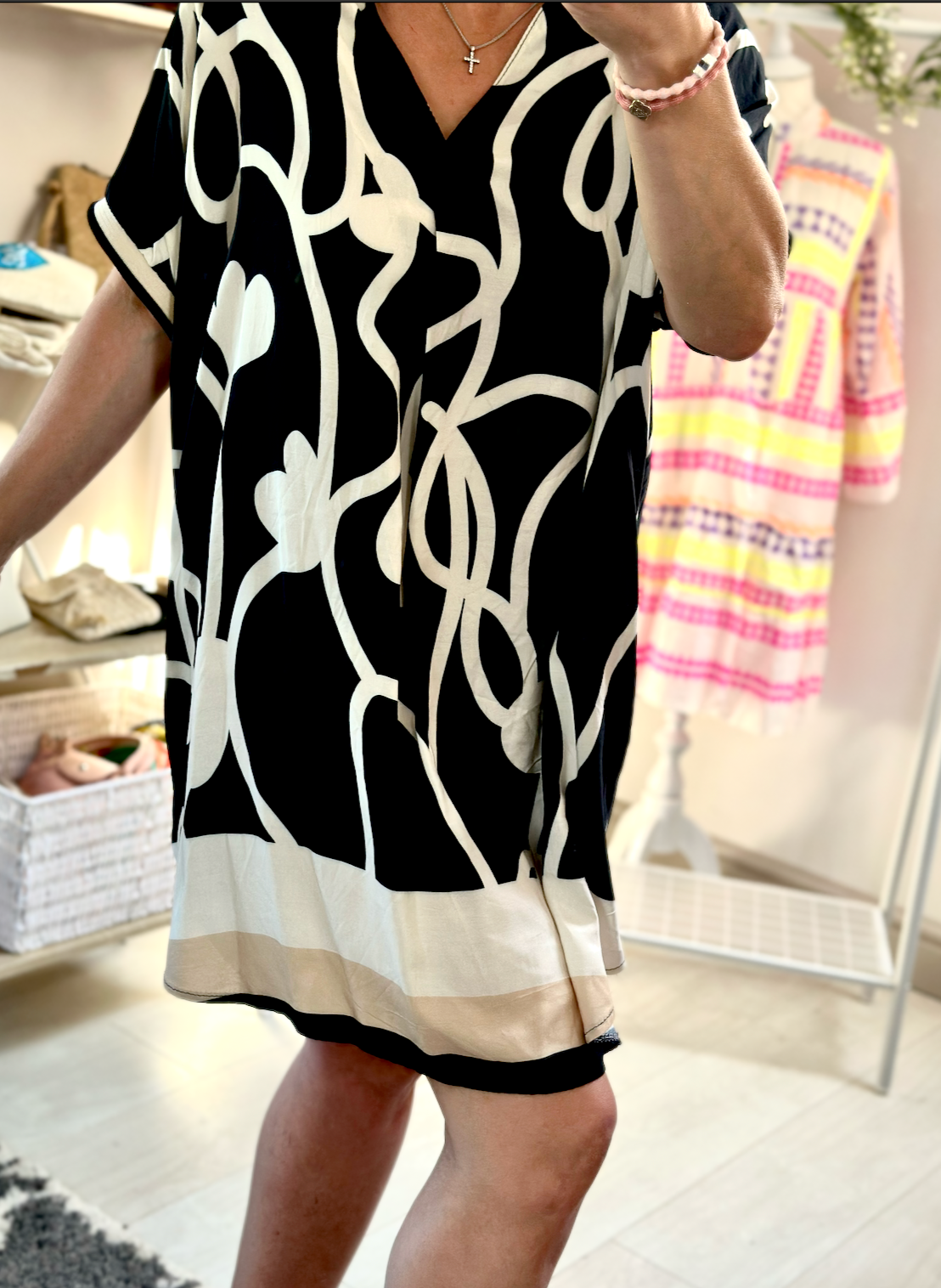Made in Italy Black and Beige Heart Print Side Pocket V-Neck Tunic