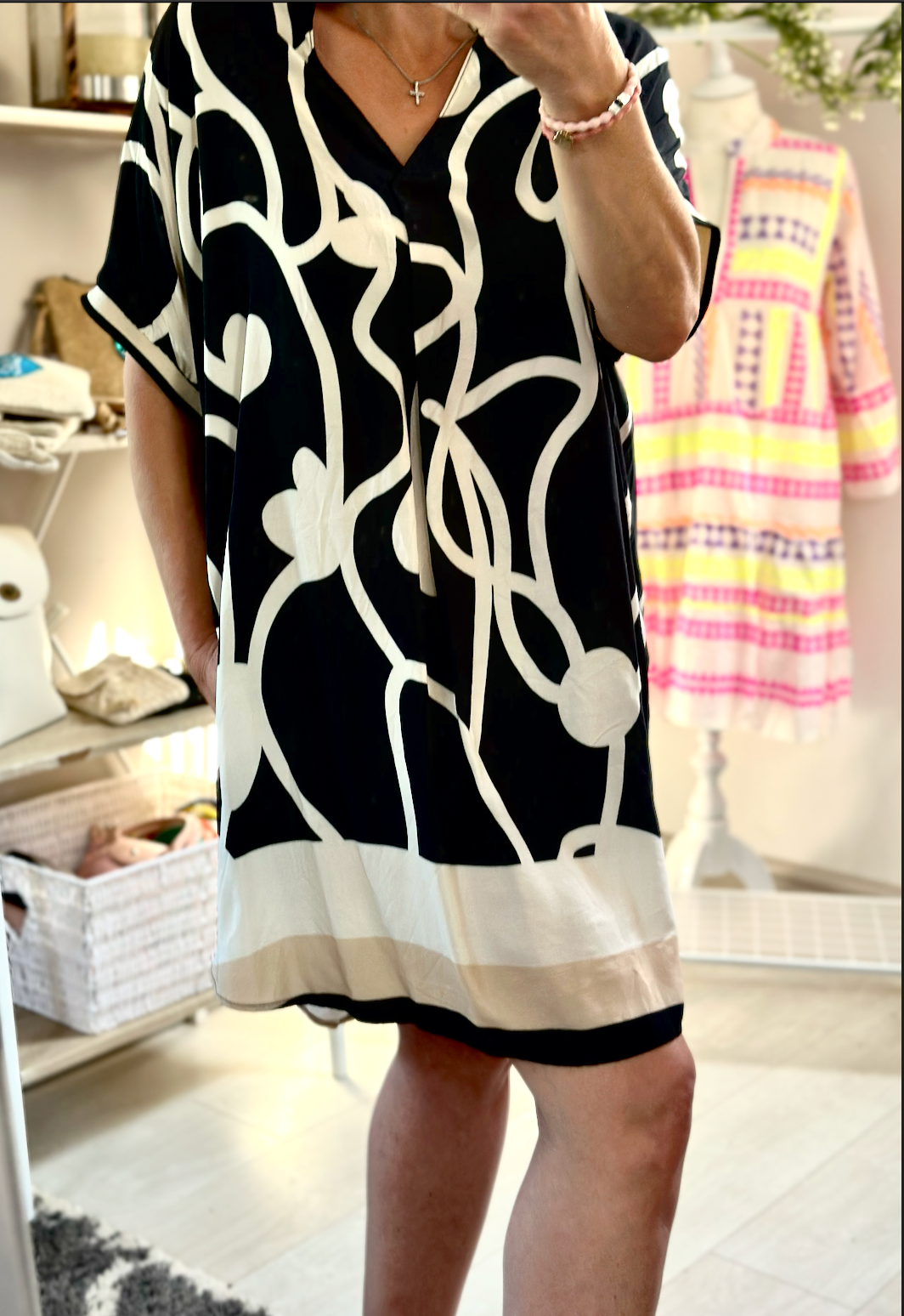 Made in Italy Black and Beige Heart Print Side Pocket V-Neck Tunic