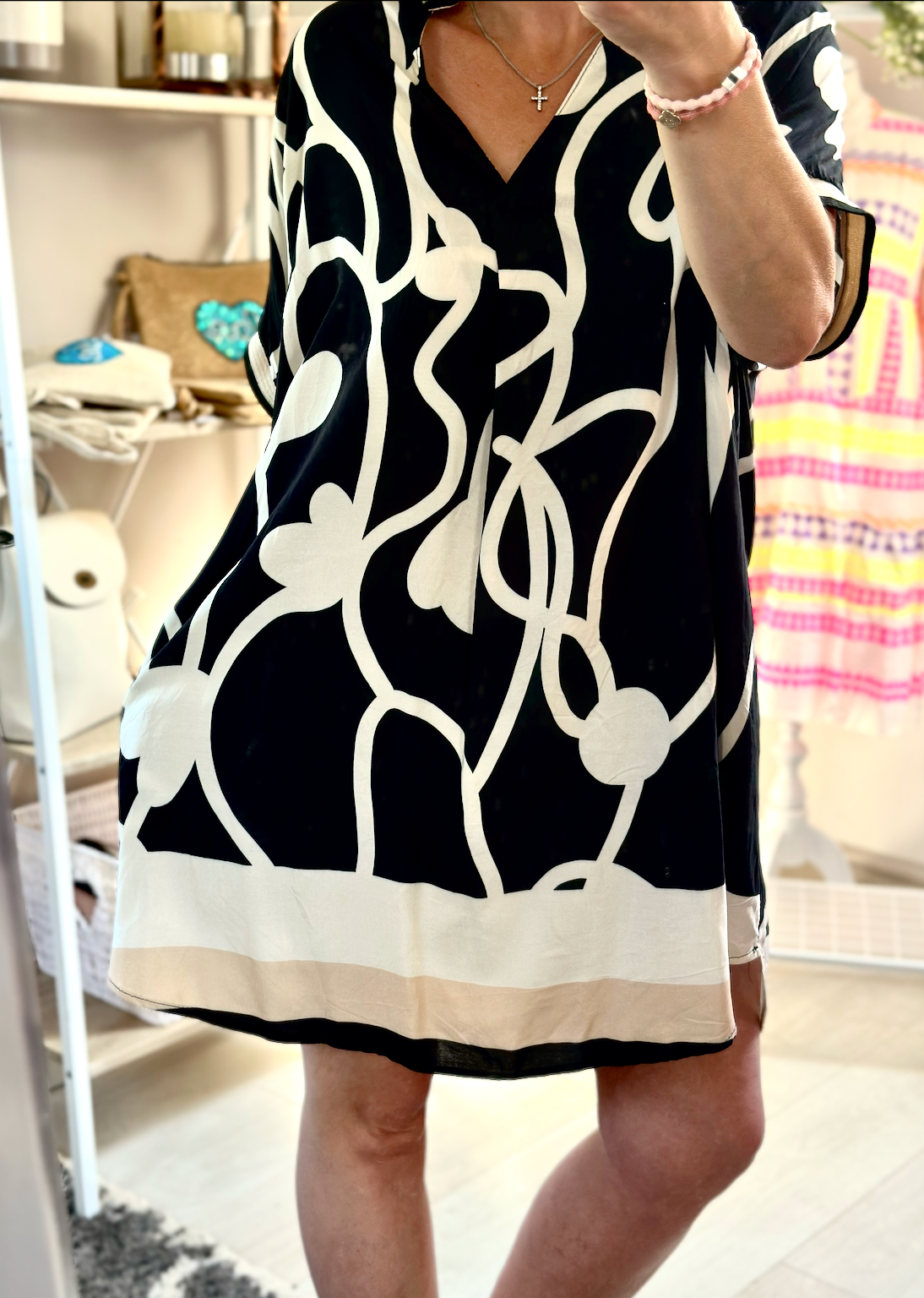 Made in Italy Black and Beige Heart Print Side Pocket V-Neck Tunic