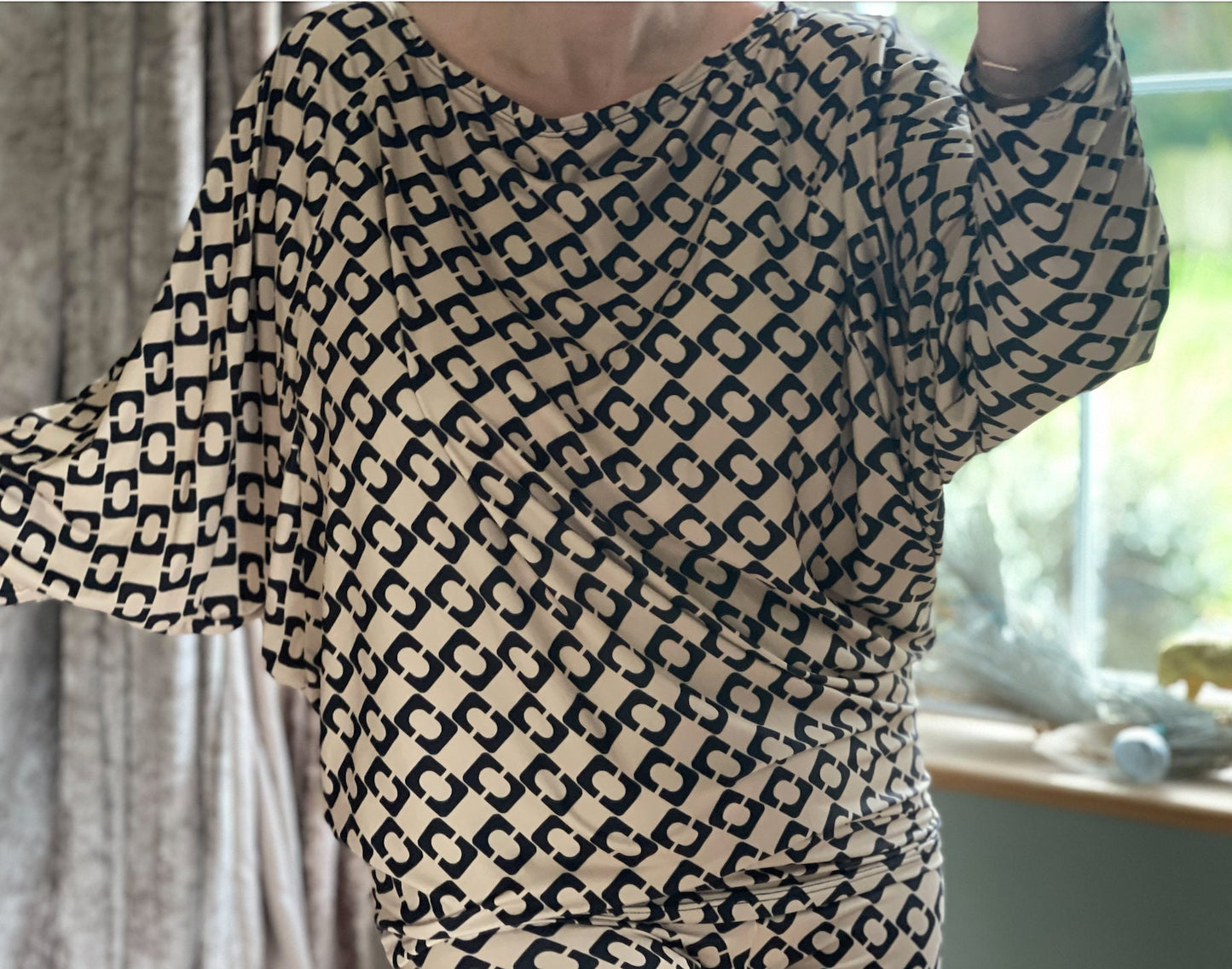 Made in Italy Beige and Black Ultimate Batwing LoungeWear