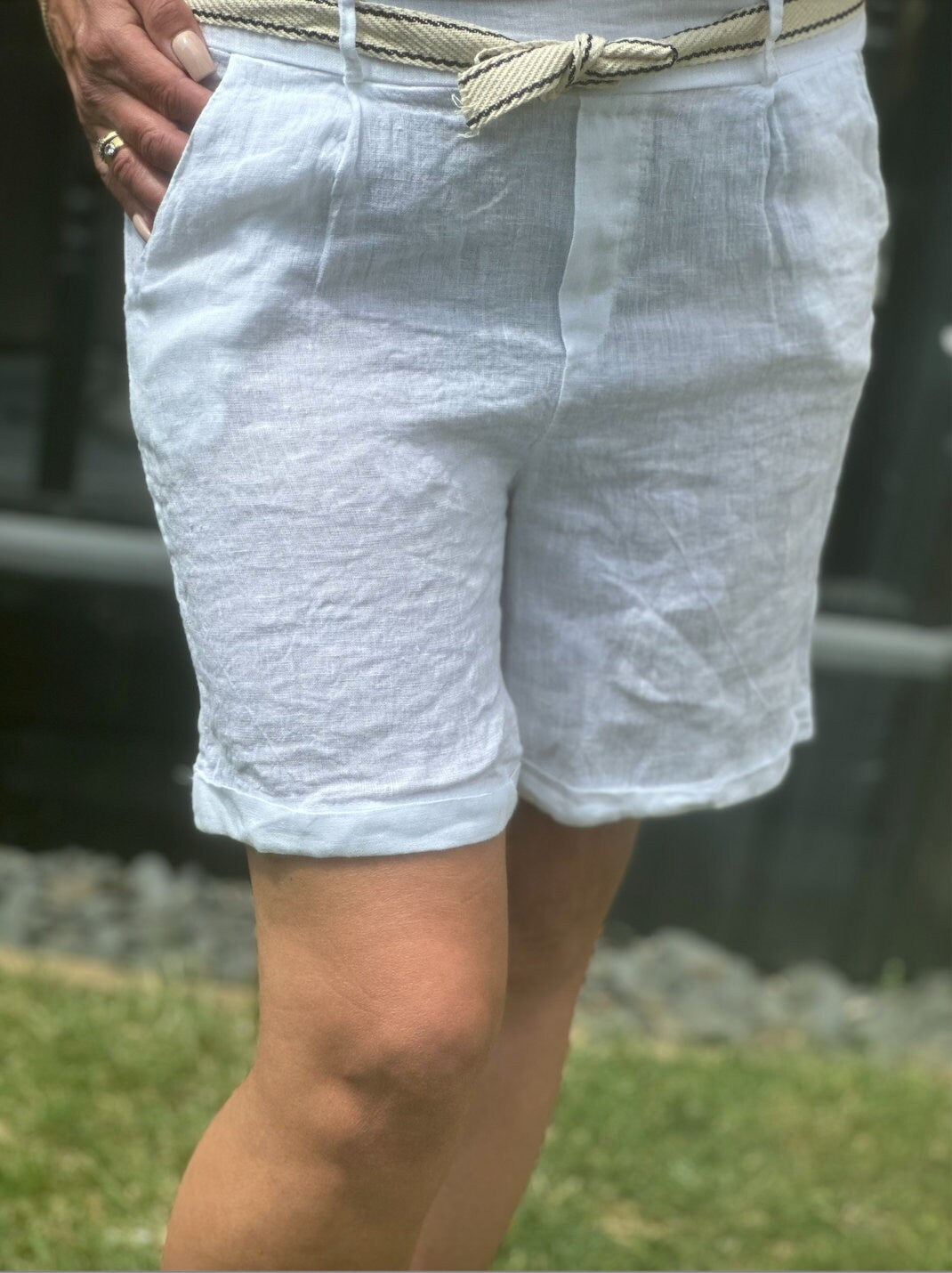 Made in Italy White Linen Shorts with Belt