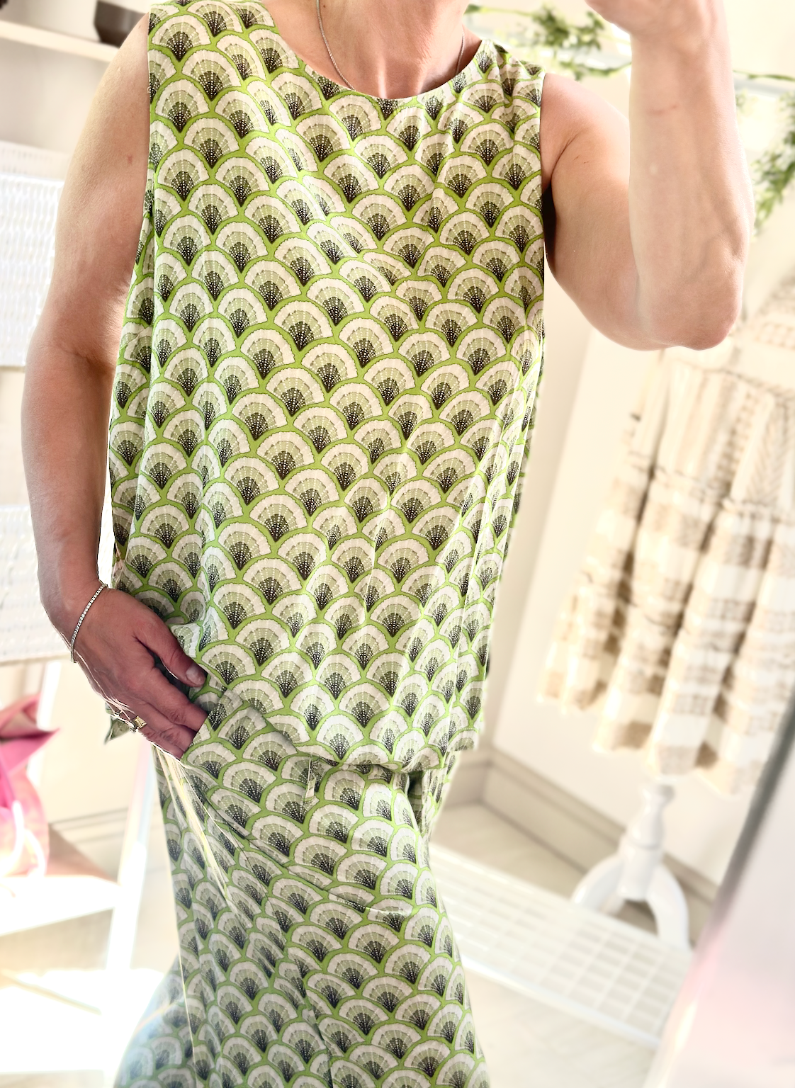 Made in Italy Green Scallop Sleeveless Top,